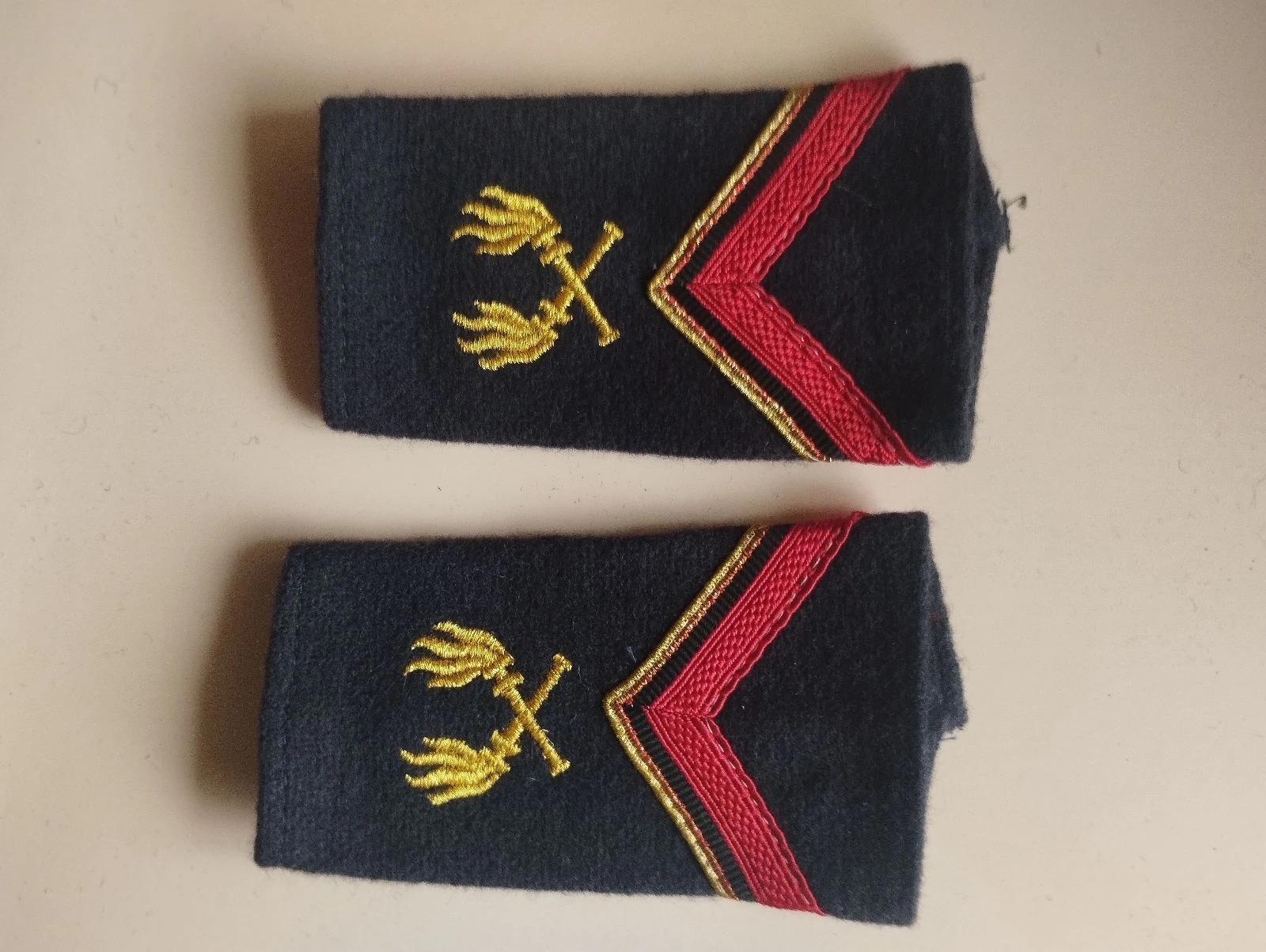 Paire de fourreaux d'épaule militaires "Sapeurs-Pompiers" – Caporal-Chef
